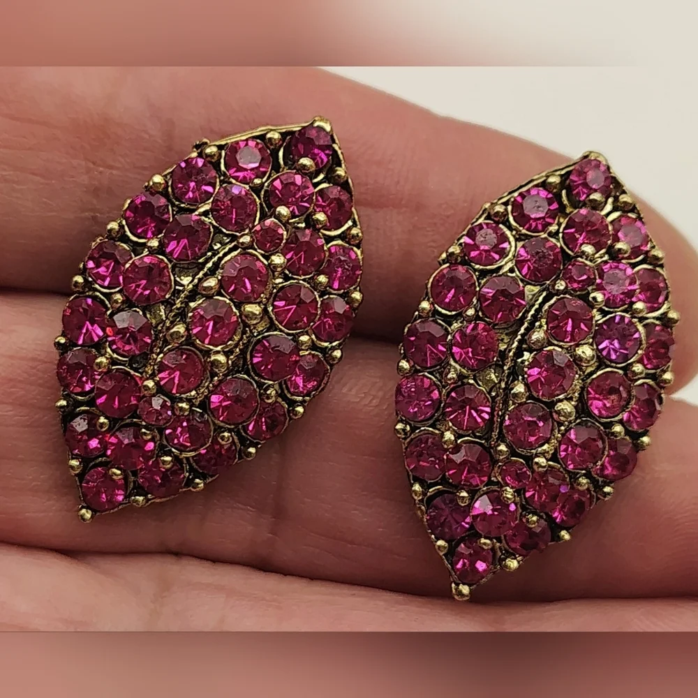 Radiant Fuchsia Crystal Leaf Pierced Earrings - Picture 15 of 15